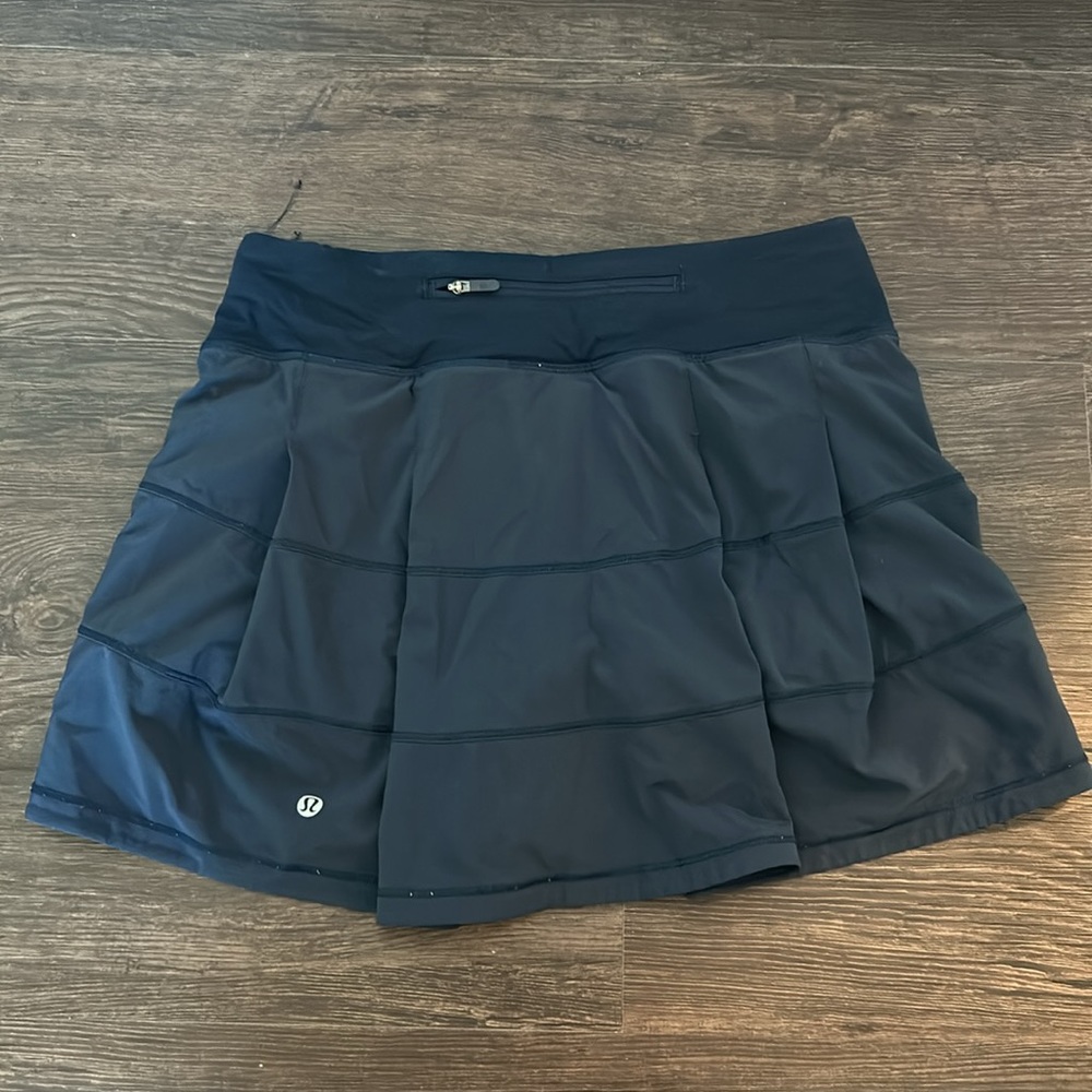 Lululemon tennis skirt. Size 4. Navy